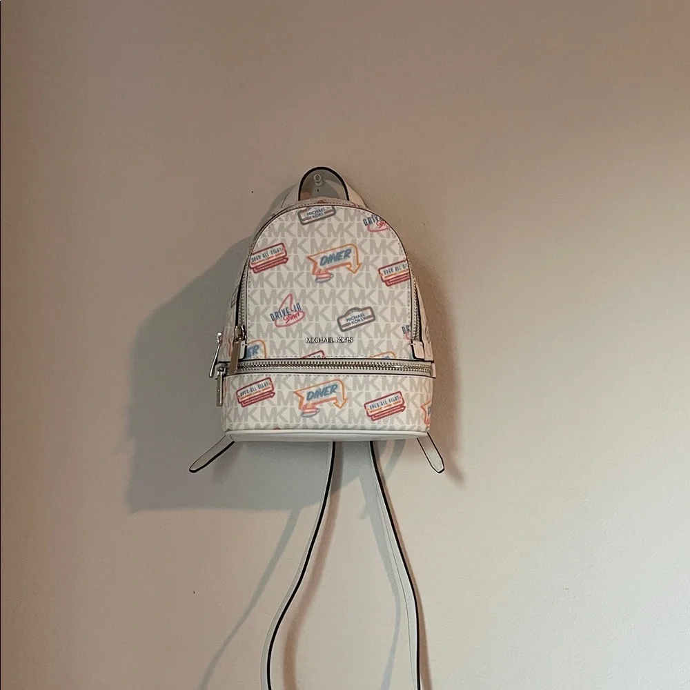 Michael Kors White Crossbody/backpack with Retro Print - Picture 7 of 10